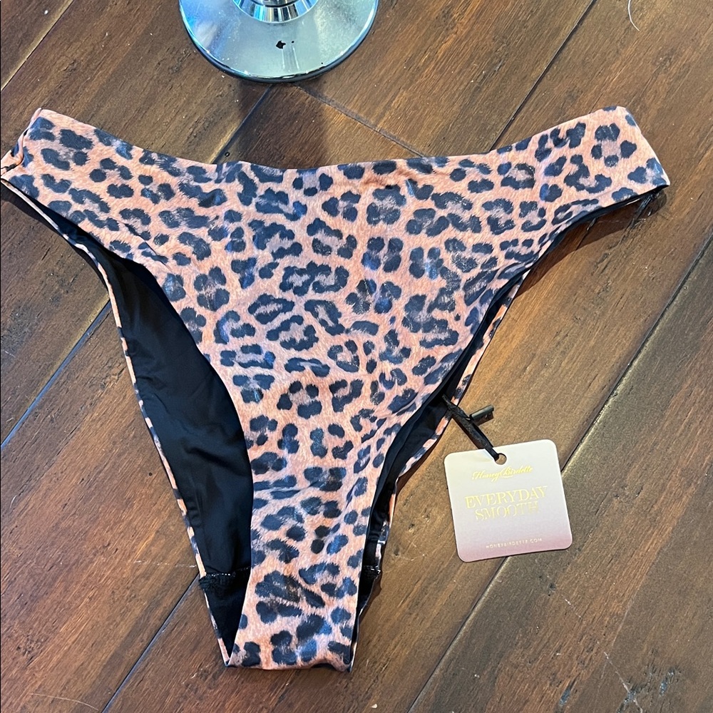 NWT Honey Birdette “Everday Smooth” Brazilian Leopard panties size Medium